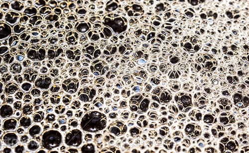 原油泡沫的形成，中聯(lián)邦原油消泡劑為你解決