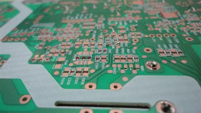 解惑！缺少水性膠粘劑用消泡劑的線路板故障驚人