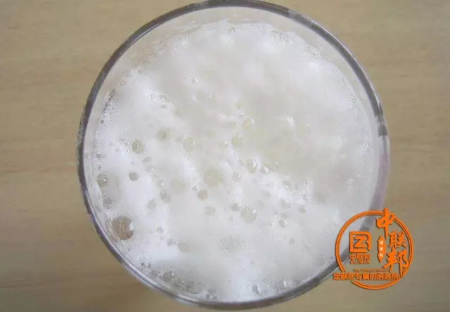 使用酒精發酵消泡劑，白酒投料率可快速上升