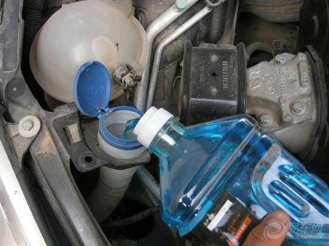 想要避免玻璃水產生泡沫？來看下玻璃水起泡的原因到底是什么?玻璃水消泡劑又能起到什么作用？