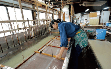 抄紙消泡劑消除泡沫，為紙張保駕護航