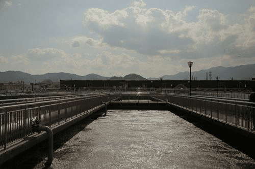 中聯(lián)邦工業(yè)污水處理消泡劑：污水起泡的最佳解決方案