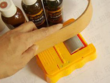 粘合劑消泡劑在皮邊油施工中應(yīng)用