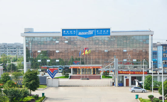 神力實業-環氧A膠和B膠在攪動時的泡沫